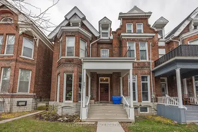 Att/Row/Townhouse in Kingston