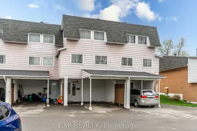 Condo Townhouse in Bells Corners and South to Fallowfield