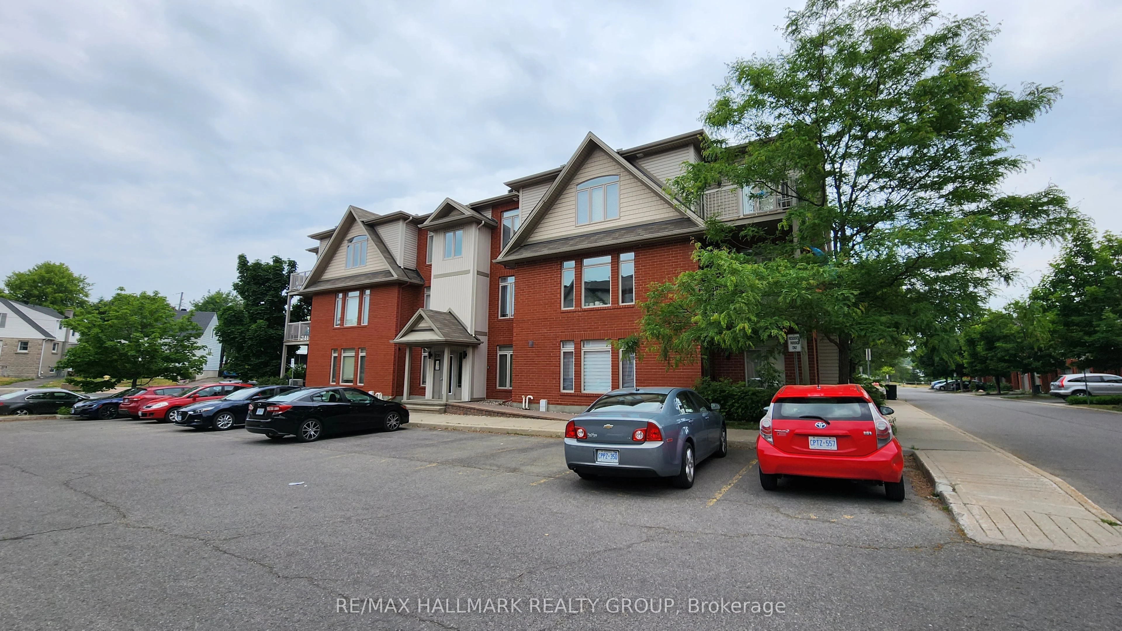 270 Meilleur Private J, Vanier And Kingsview Park, On K1l 0a3