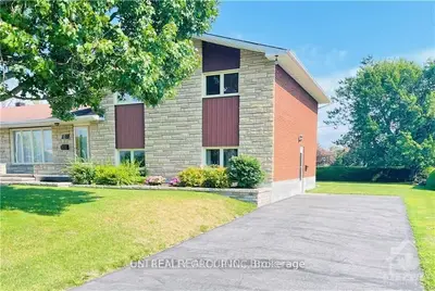 Detached in Russell