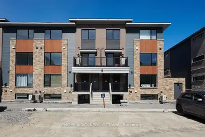 Condo Townhouse in Kanata