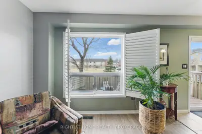 Condo Townhouse in Hamilton