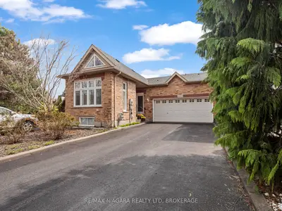 Att/Row/Townhouse in Niagara Falls