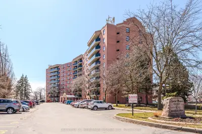 Condo Apartment in Brant