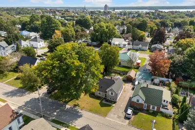 Detached in Brockville