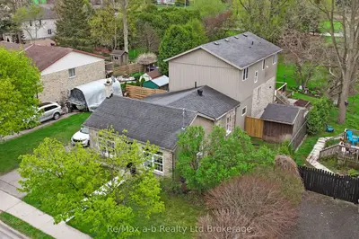Detached in Woodstock