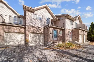Att/Row/Townhouse in Vanier and Kingsview Park