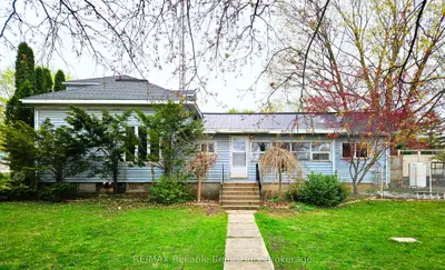 Detached in Central Huron