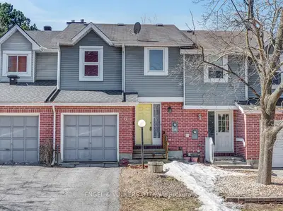 Att/Row/Townhouse in Bells Corners and South to Fallowfield