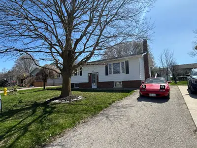 Detached in North Huron