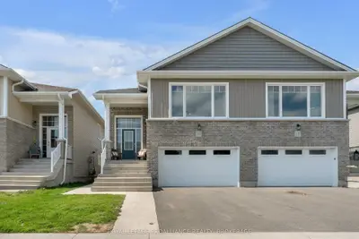 Semi-Detached in Loyalist