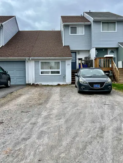 Att/Row/Townhouse in North Bay