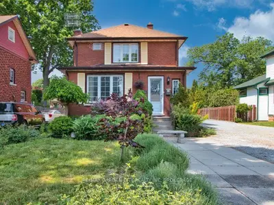Detached in Niagara Falls