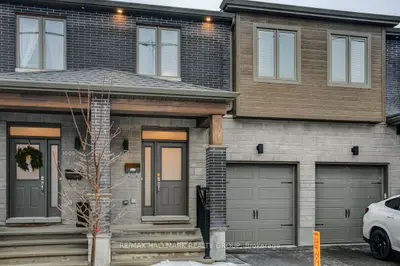 Att/Row/Townhouse in Beacon Hill North - South and Area