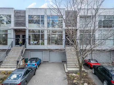 Att/Row/Townhouse in Britannia Heights - Queensway Terrace N and Area