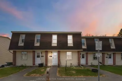 Condo Townhouse in Blackburn Hamlet