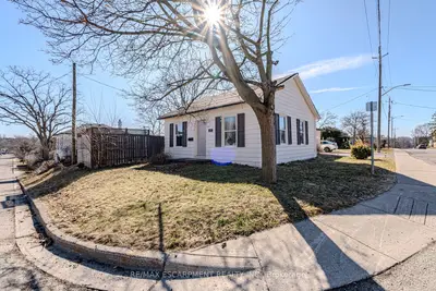 Detached in Brant