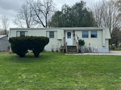 Detached in Huron East