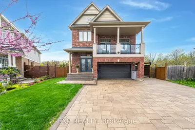 Detached in Niagara Falls