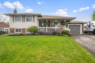 Detached in Niagara Falls