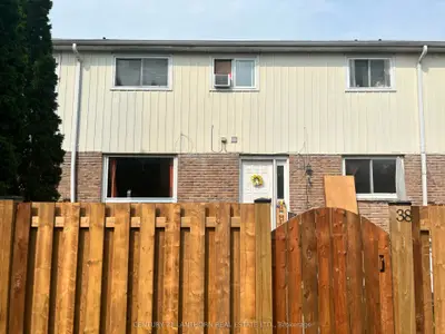Condo Townhouse in Belleville