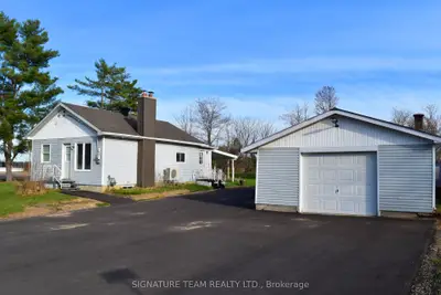 Detached in Laurentian Valley