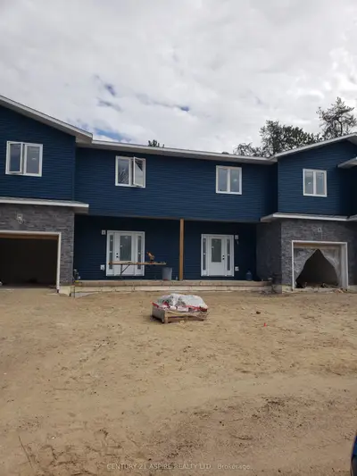 Att/Row/Townhouse in Deep River