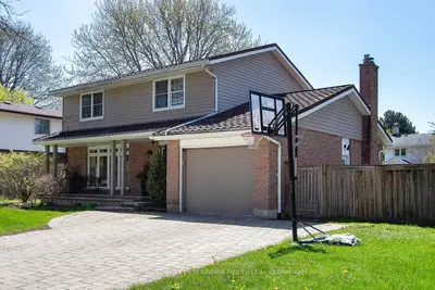 39 Park Lane Drive, Stratford, On N5a 5c1