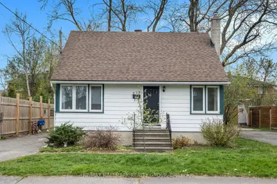 Detached in Overbrook - Castleheights and Area
