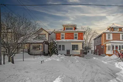 Detached in Niagara Falls