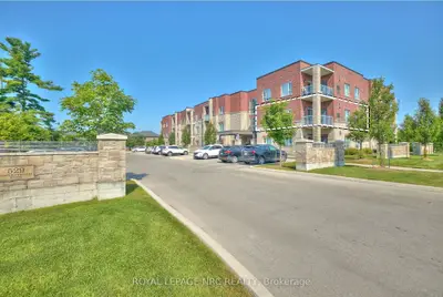 Condo Apartment in Welland