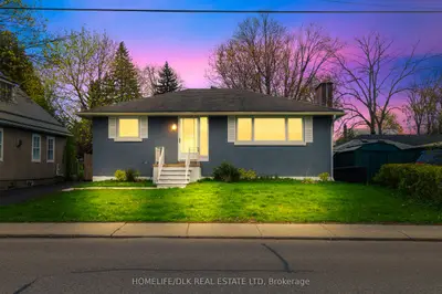 Detached in Brockville