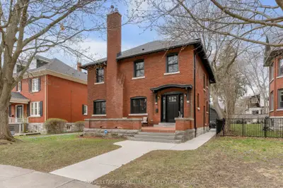 28 Kensington Avenue, Kingston, On K7l 4b5
