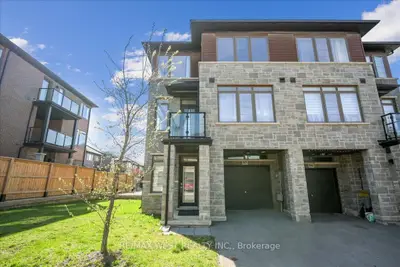 Att/Row/Townhouse in Hamilton