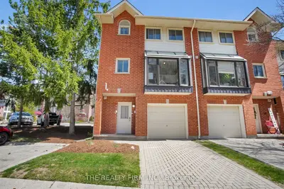 Condo Townhouse in London North