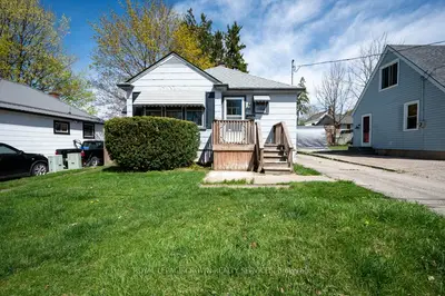 Detached in Woodstock