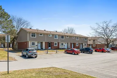 Condo Townhouse in Bells Corners and South to Fallowfield