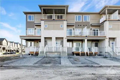 Condo Apartment in Barrhaven