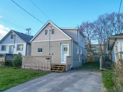 Detached in North Bay