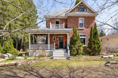 Detached in Blue Mountains