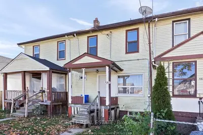 Att/Row/Townhouse in Windsor