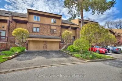 Condo Townhouse in St. Catharines