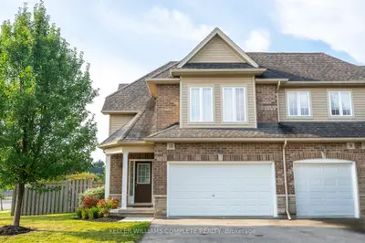 Condo Townhouse in Hamilton