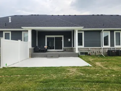 Att/Row/Townhouse in Lakeshore