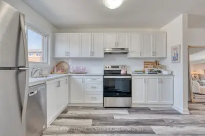 Condo Townhouse in Hamilton