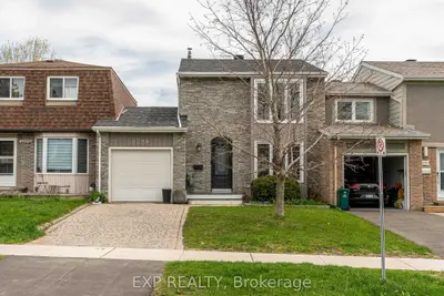 Att/Row/Townhouse in Blackburn Hamlet