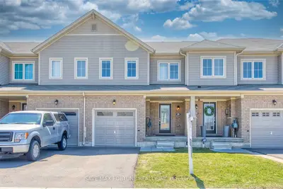 Att/Row/Townhouse in Brantford