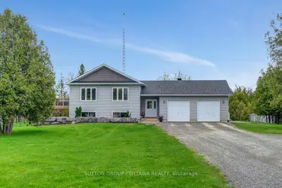 Detached in Beckwith