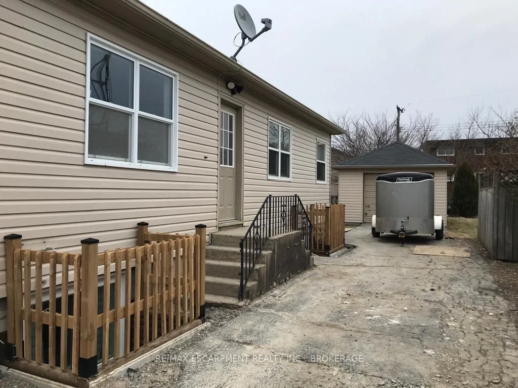 16 Golden Boulevard E Lower, Welland, On L3b 1h2
