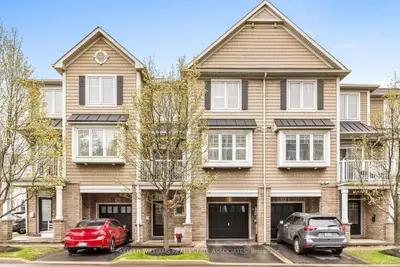 Condo Townhouse in Hamilton